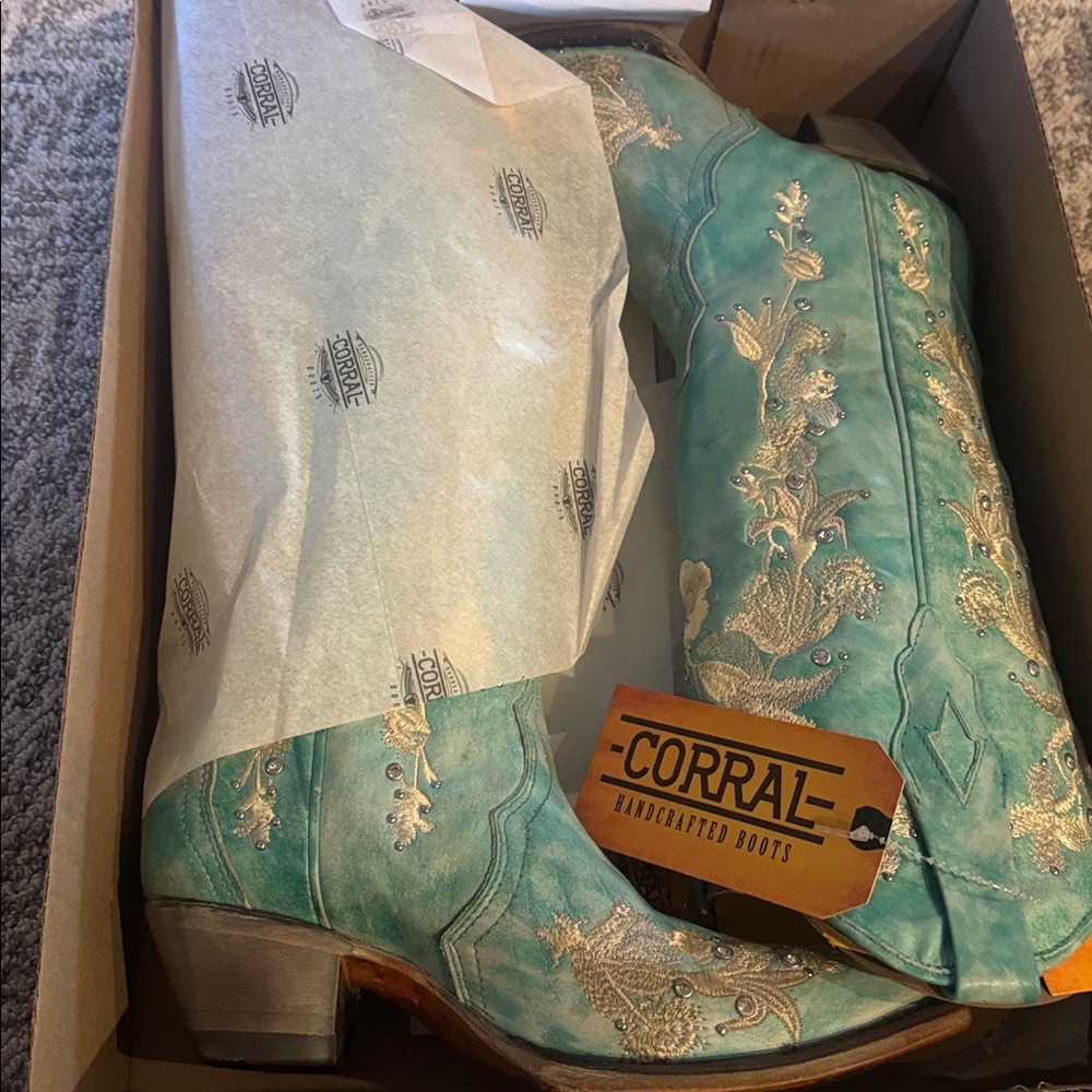 CORRAL BOOTS
Leather Embroidered Floral Western Boots 7.5 turquoise - Picture 4 of 10